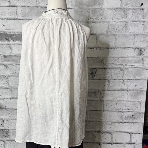 Elegant White Halter Top - Picture 2 of 8